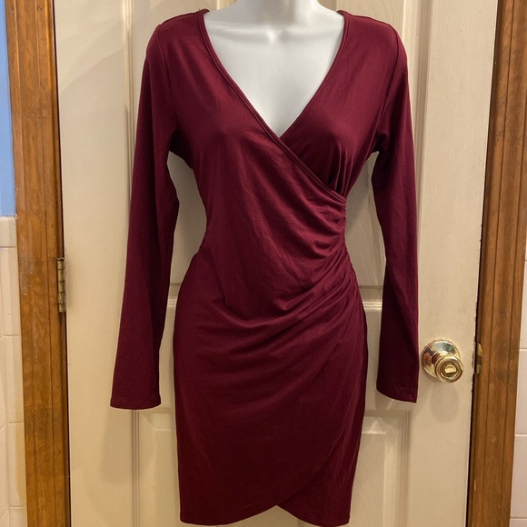 Maroon dress. - Picture 1 of 5